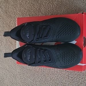 Nike Air 270 women's size 8 black authentic!!
